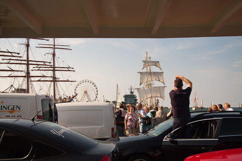 Hanse Sail Rostock Warnemünde Besucher fotografiert Fotos vom Segelschulschiff Gorch Fock
